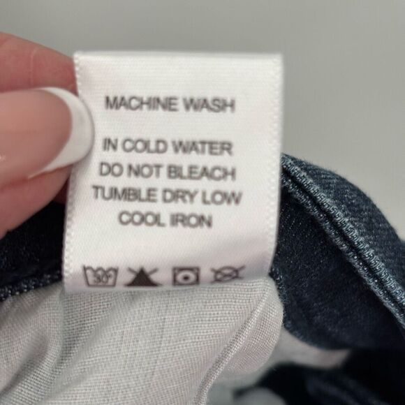 Judy Blue Raw Edge Denim Shorts Blue Size Medium - Picture 6 of 7